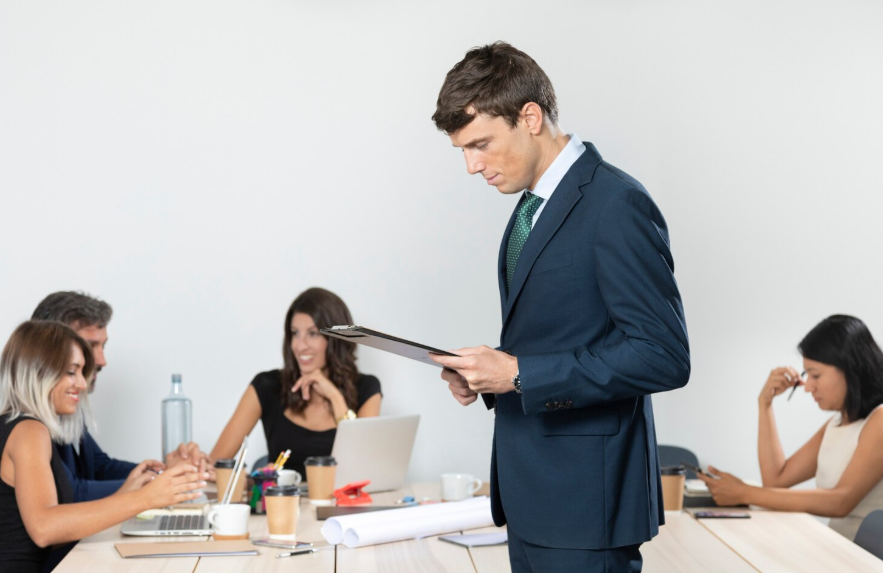 Cara monitoring sales lapangan tanpa micromanagement